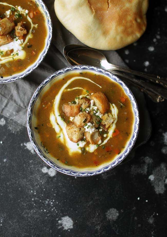 mulligatawny soup garnished with croutons and creme fraiche