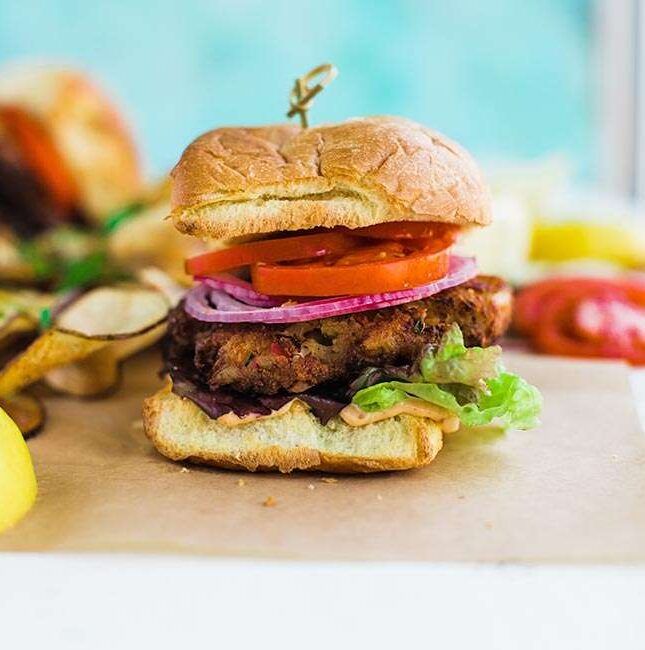 homemade crab cakes sandwich