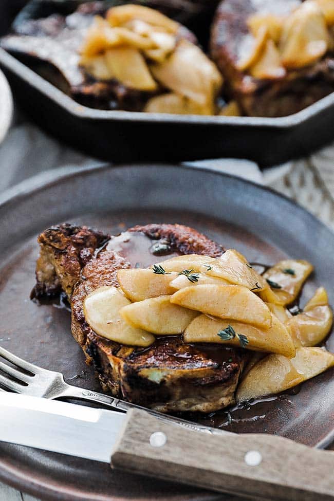 bone in pork chop with sliced cooked apples