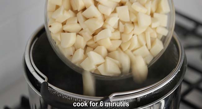 boiling potatoes in boiling water