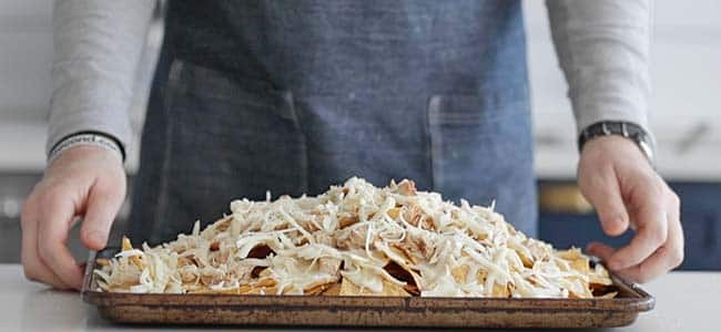 tray with chips, cheese and chicken