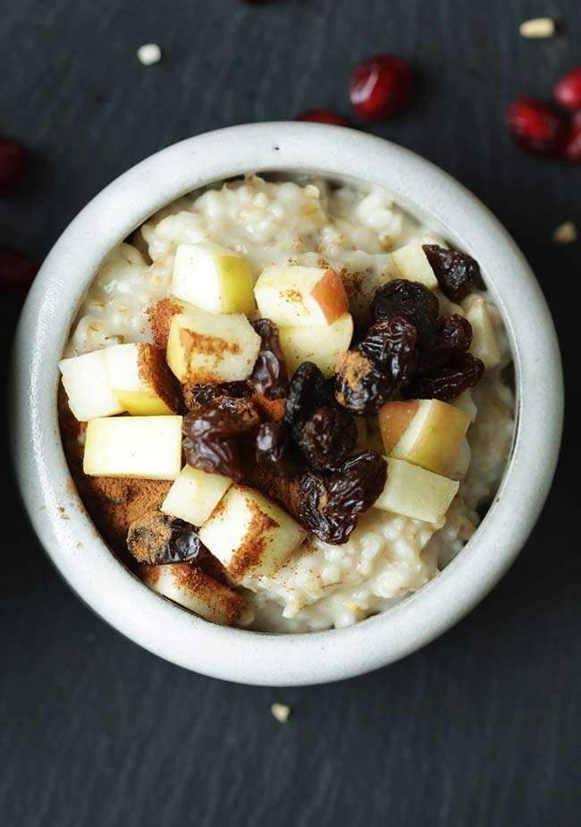 Apple and Raisin Cinnamon Oatmeal Recipe