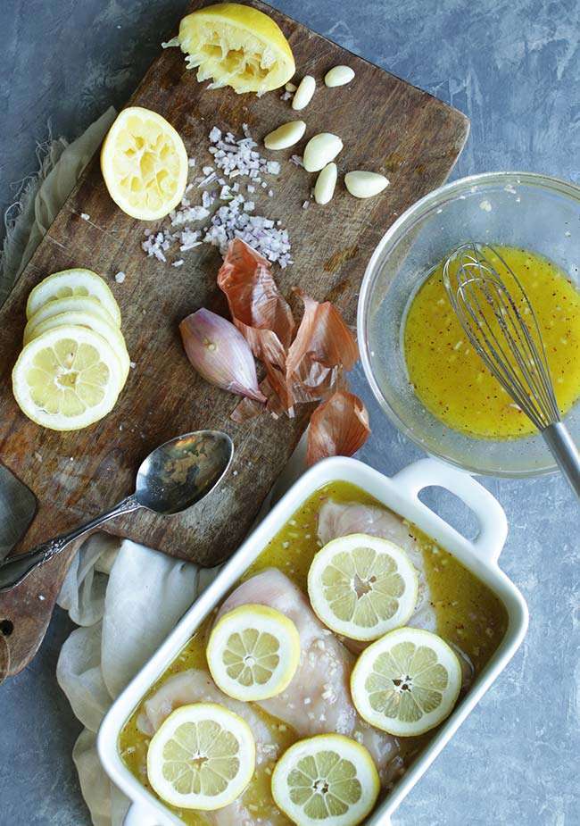 marinating chicken with lemon, shallots, garlic and viniagrette