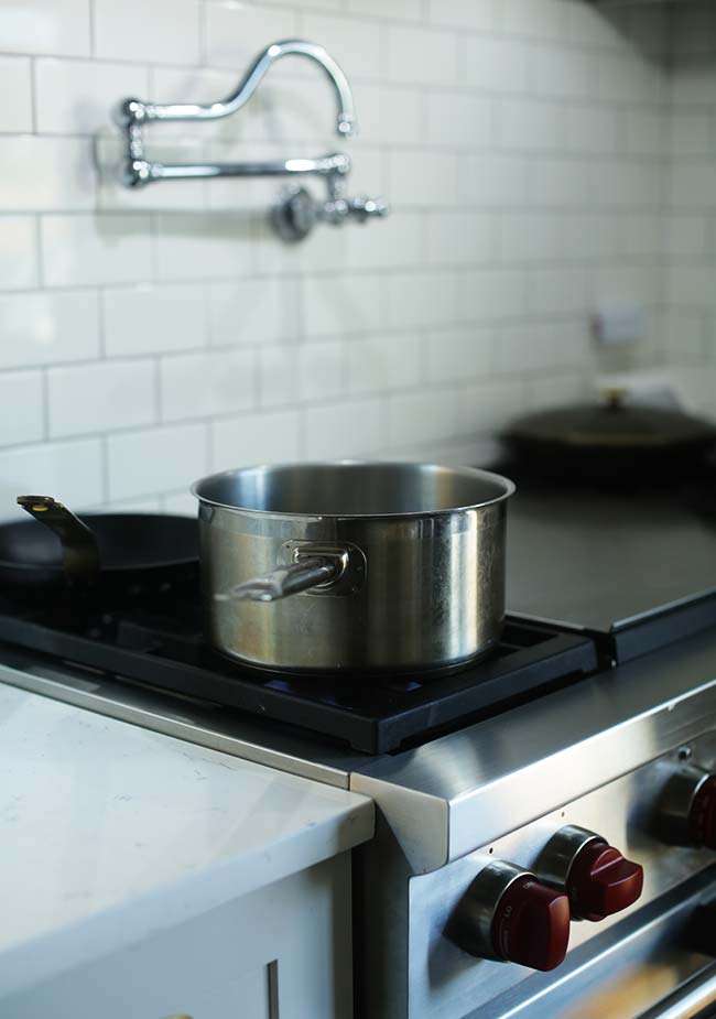 boiling green beans on a pot with water on a stove