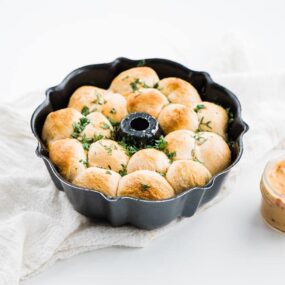 pull apart queso monkey bread