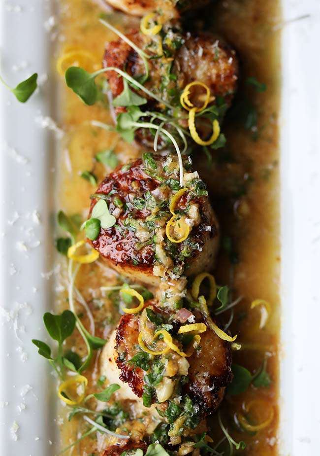 Pan Seared Scallops Recipe with White Wine and Herb Butter Sauce
