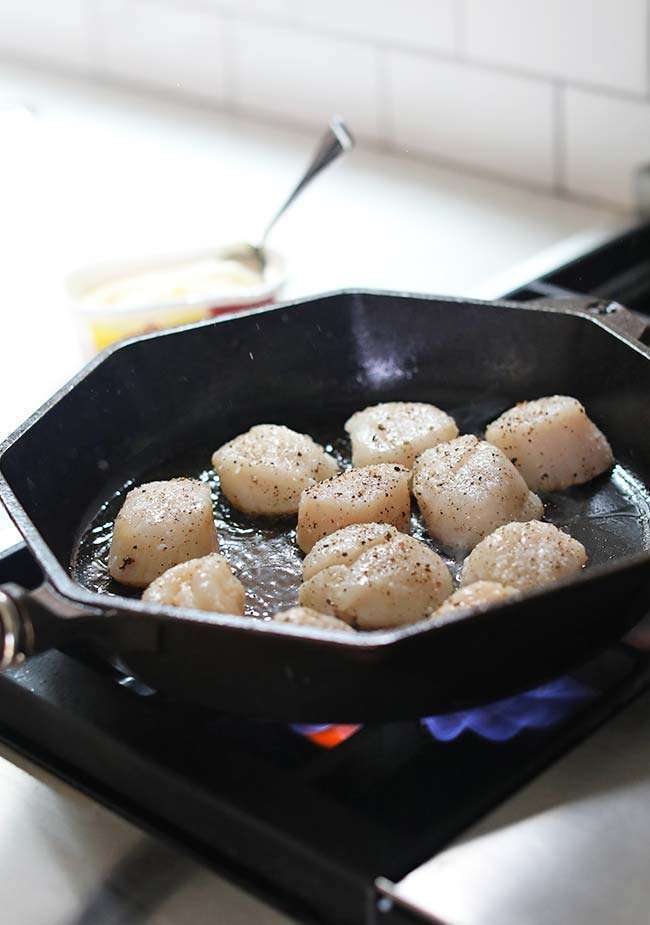 Pan Seared Scallops Recipe with White Wine and Herb Butter Sauce