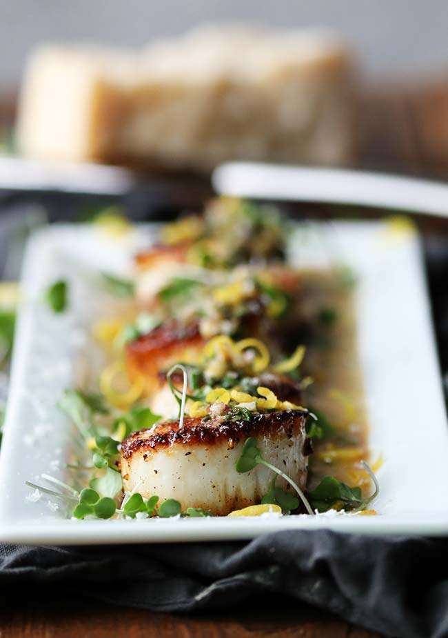 Pan Seared Scallops Recipe with White Wine and Herb Butter Sauce