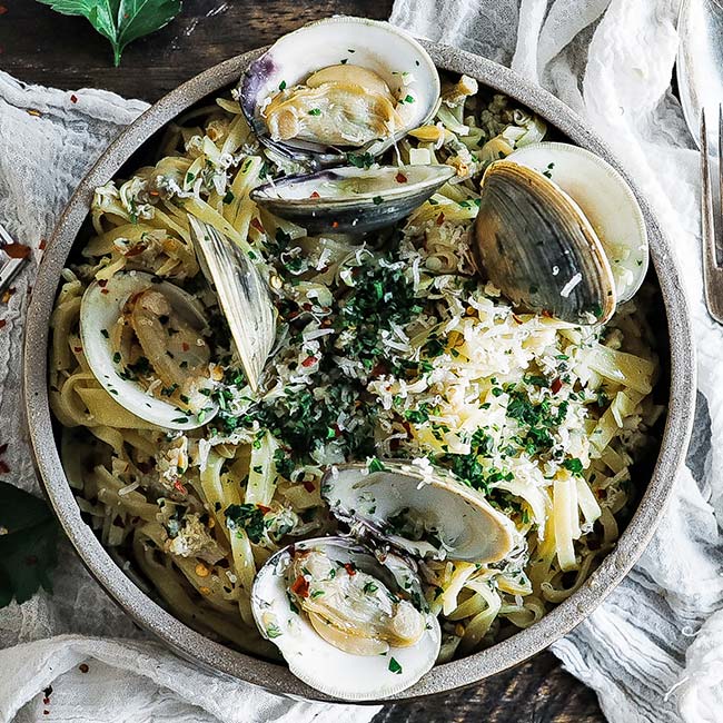 bowl of linguine with clams and parsley