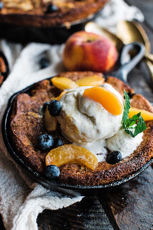 peach cobbler with blueberries and ice cream