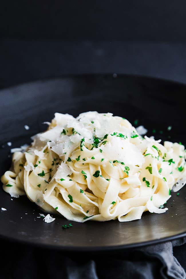 fettuccine alfredo in a bowl