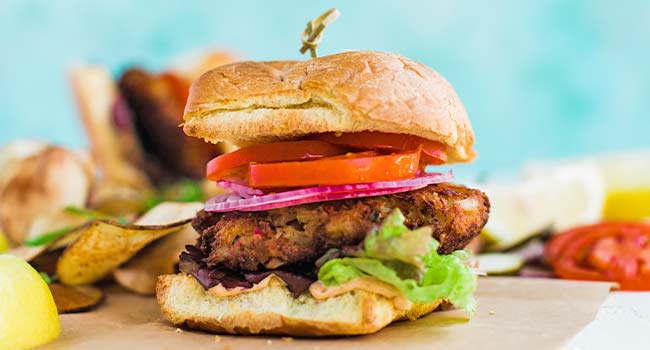 crab cake sandwich with tomatoes and lettuce