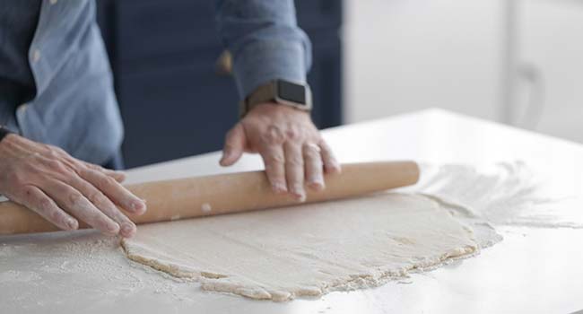 rolling out crostata dough