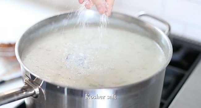 seasoning a clam chowder