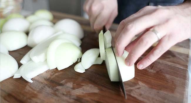 slicing onions