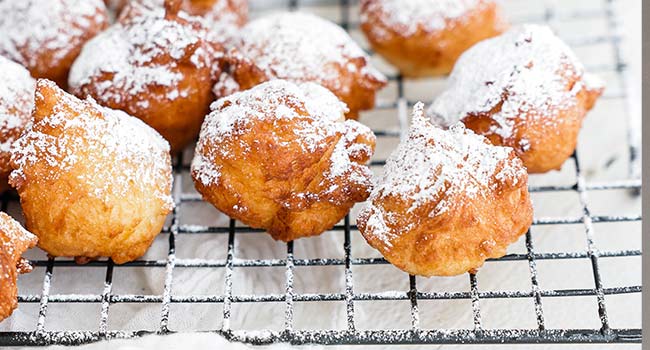 powdered sugar on zeppoles