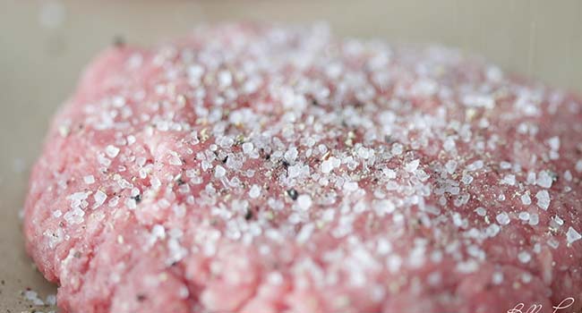 seasoning a chopped steak