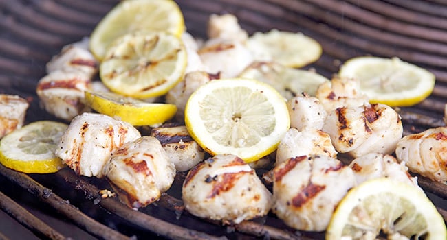 grilling scallops