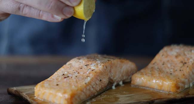 adding lemon juice to cedar plank salmon