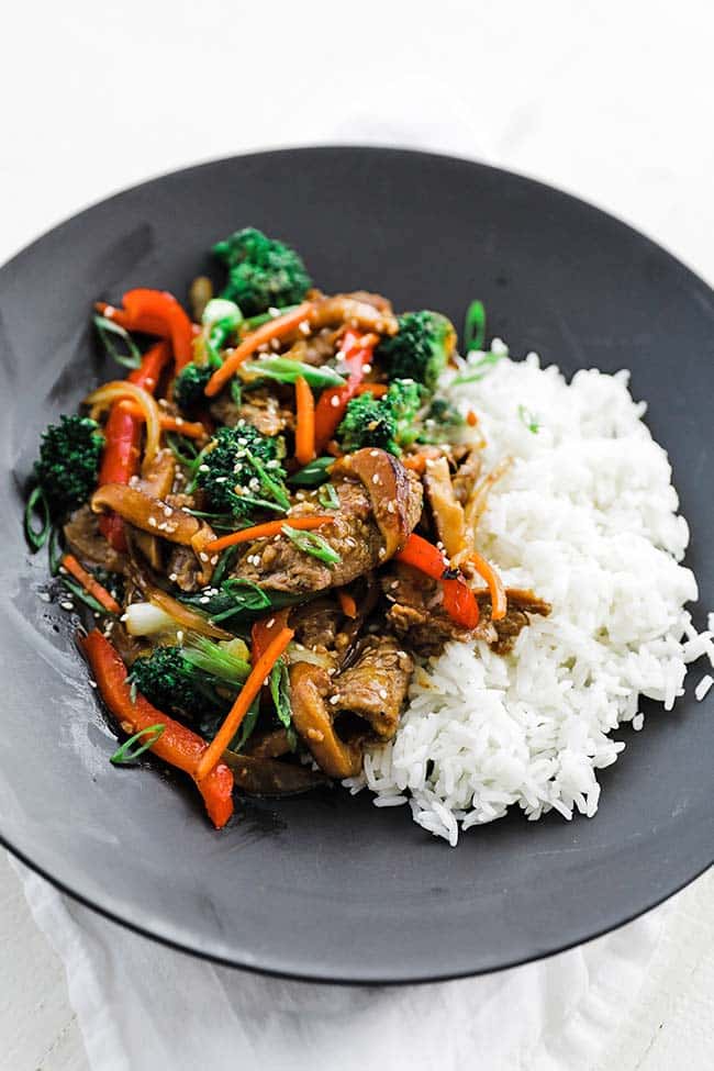 beef with vegetable stir fry and white jasmine rice