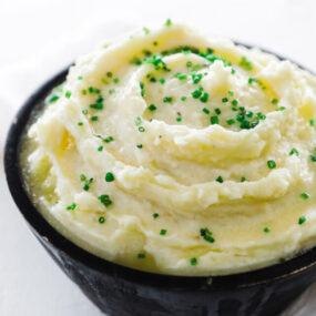 roasted garlic mashed potatoes with butter and chives