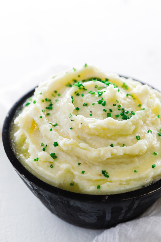 roasted garlic mashed potatoes with butter and chives