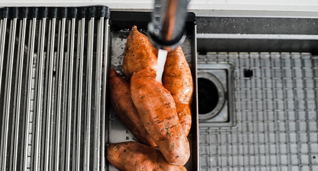 rinsing sweet potatoes