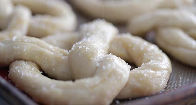 adding salt to soft pretzels