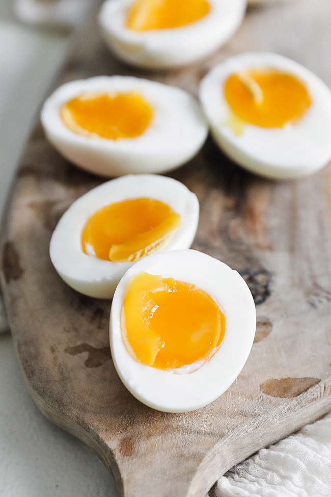 medium boiled jammy eggs 