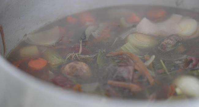 simmering a vegetable stock