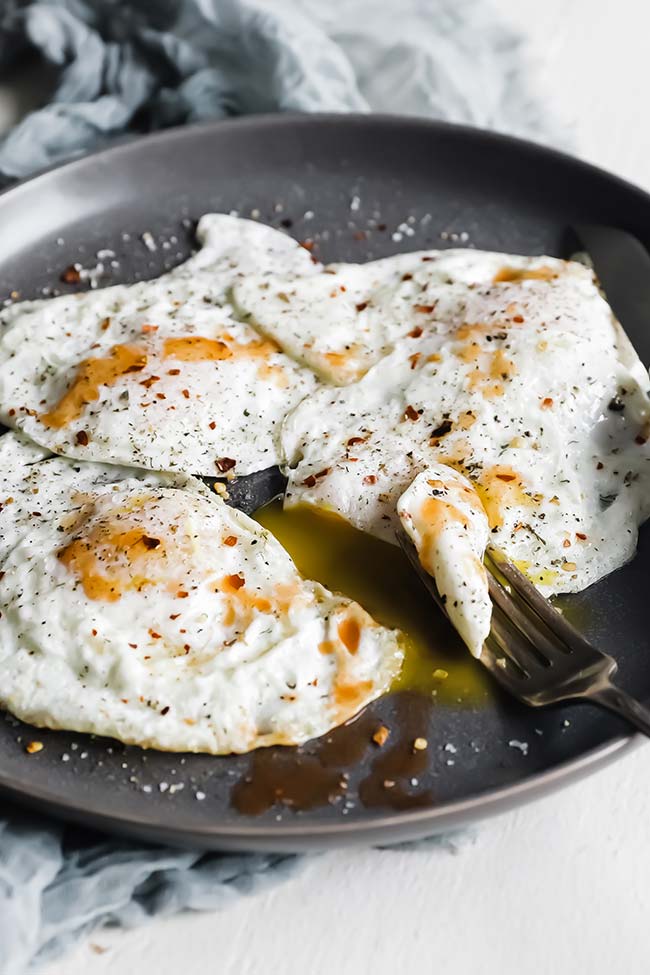fried eggs with hot sauce