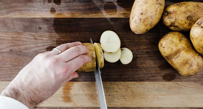 slicing russet potatoes