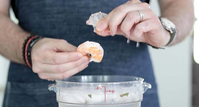 peeling boiled shrimp