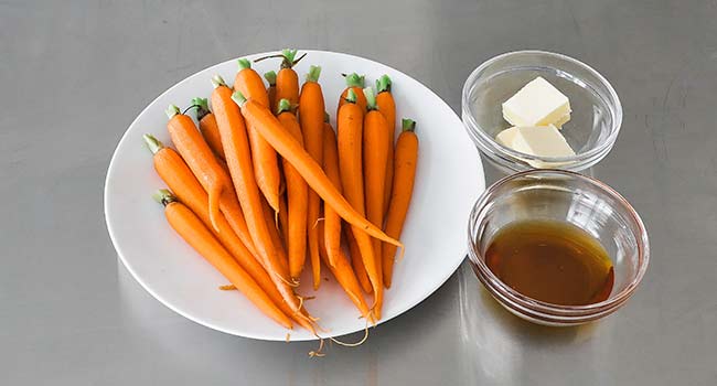 ingredients to make glazed baby carrots