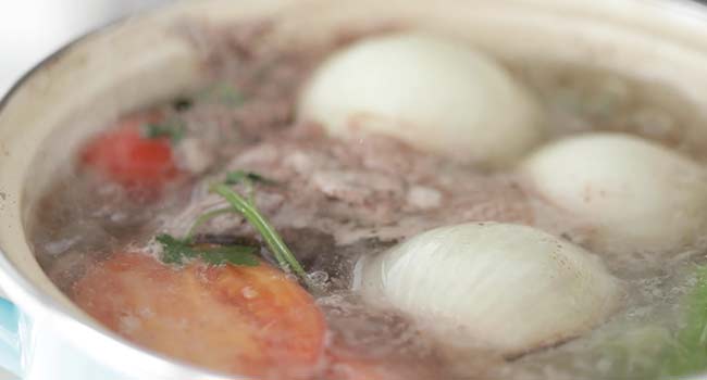 boiling brodo in a pot