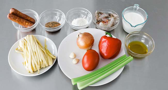 ingredients to make a cajun shrimp pasta