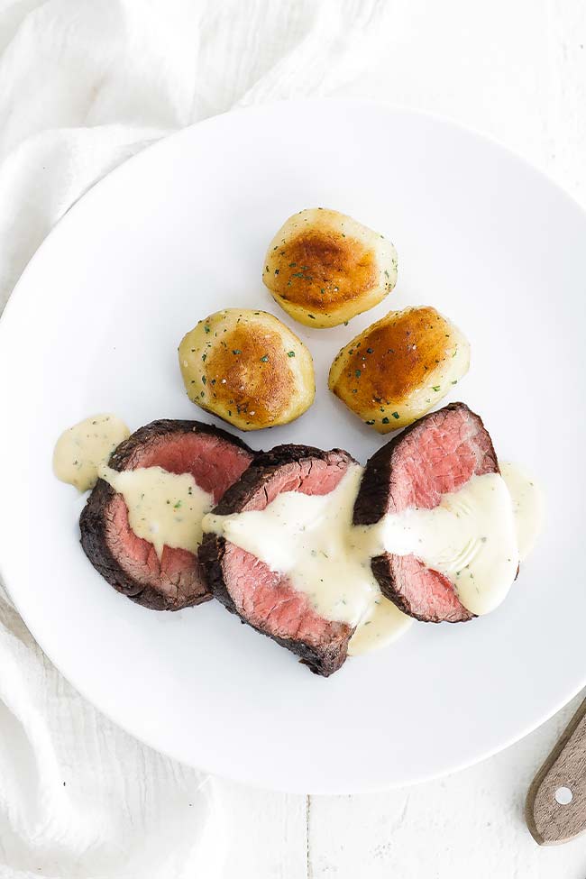 beef chateaubriand with potatoes and bearnaise