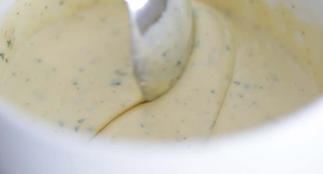 bearnaise sauce in a bowl