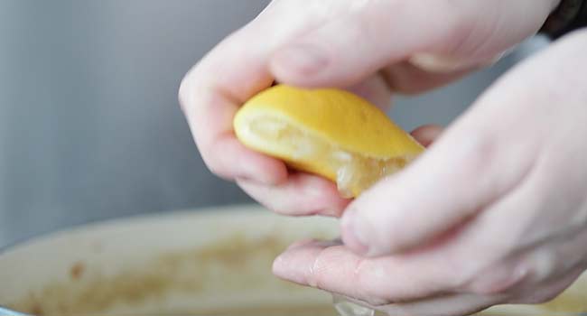 adding lemon juice to soup