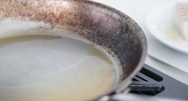 smoking sesame oil in a pan