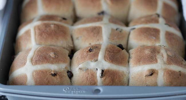 cooling hot cross buns