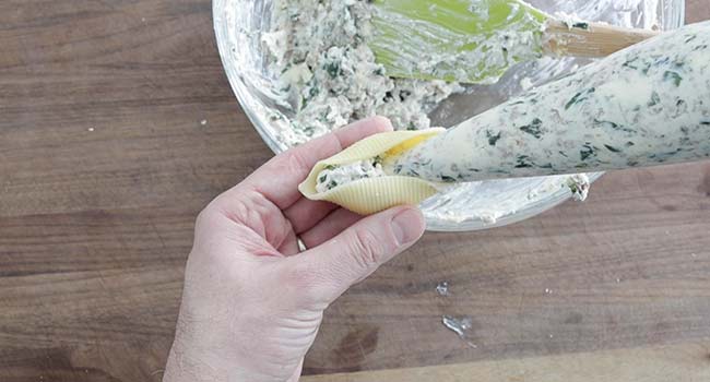 stuffing up shell pasta