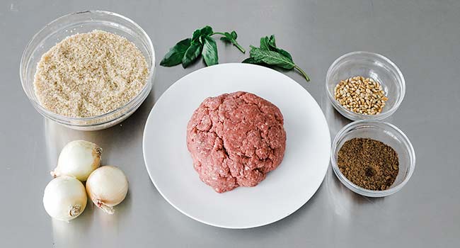 ingredients to make kibbeh