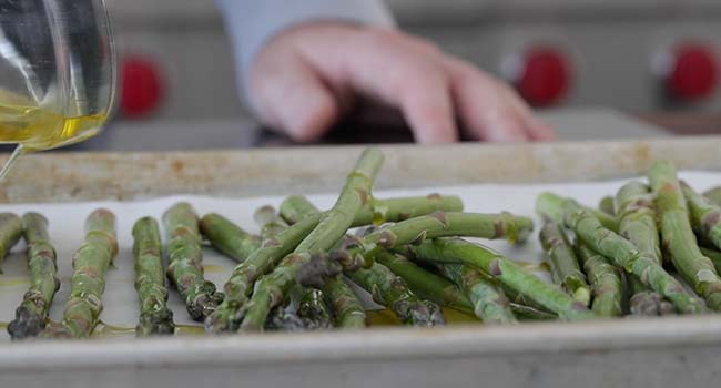 coating asparagus in olive oil