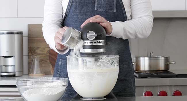 adding powdered sugar to buttercream