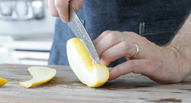 slicing yellow squash