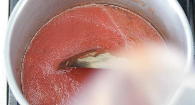 making a pomodoro sauce