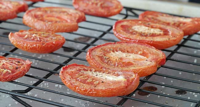 oven drying tomatoes