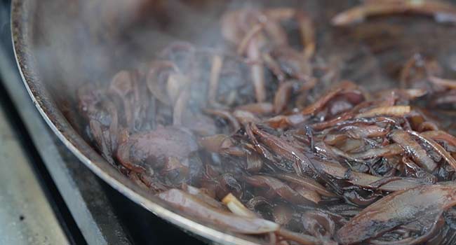 balsamic onions in a pan