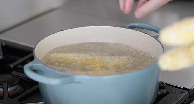 boiling corn on the cob